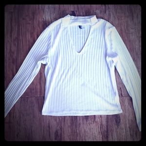 Crop top with v neck key hole